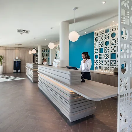 Hotel Abora Interclub Atlantic By Lopesan 4*